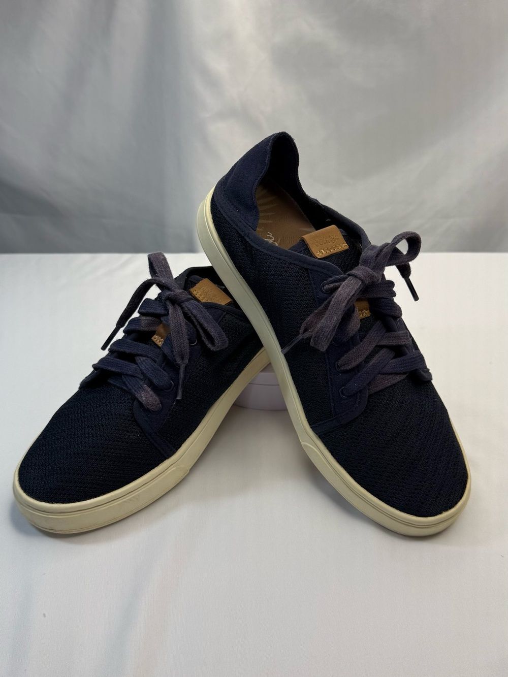 OluKai Pehuea Li Women's 8.5 Navy Knit Low-Top Sneakers Cream Soles Leather Tabs